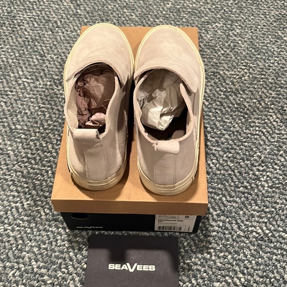 SeaVees Suede Huntington Middie Sneaker in Oyster Color Size 9 In Box - Picture 9 of 10